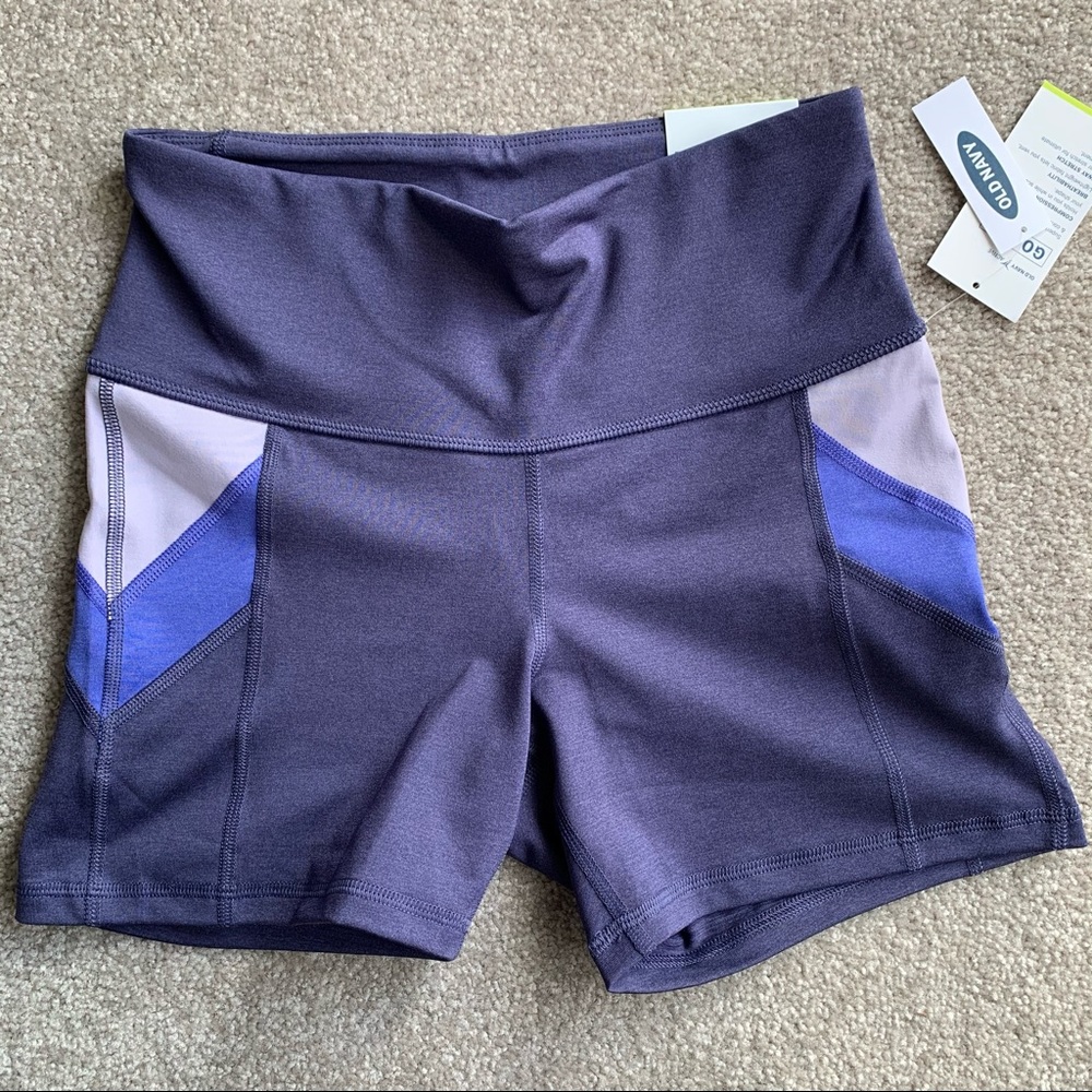 Old Navy Hi-Rise Color Block Shorts in Med Petite
